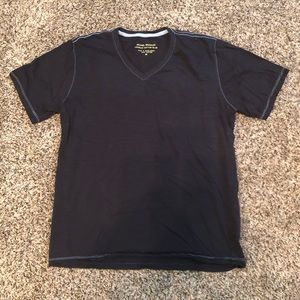 Men’s vneck shirt